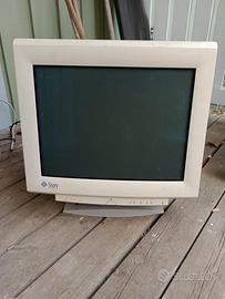 c.e.r.c.o. monitor crt solo marca Sun Microsystems