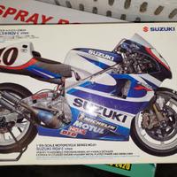 SUZUKI RGV 500 TAMIYA 
