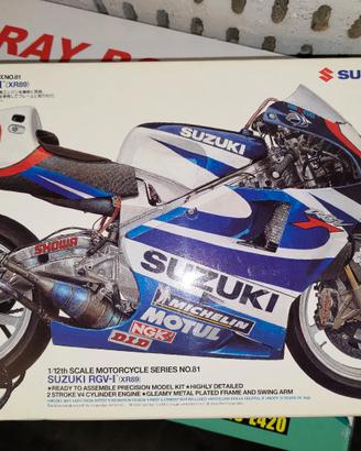 SUZUKI RGV 500 TAMIYA 