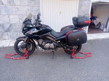 Moto  Suzuki V. Strom  DL 650