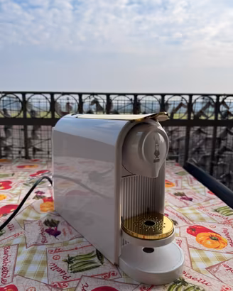 Macchina caffè bialetti gioia plus bianca e oro