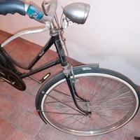 vecchia bicicletta da donna 