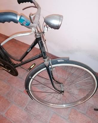 vecchia bicicletta da donna 