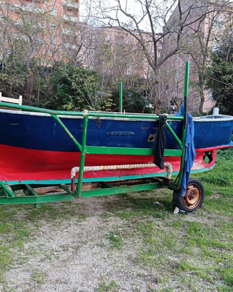 Barca gozzo in vetroresina