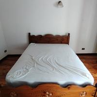 letto in legno massiccio 