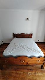 letto in legno massiccio 