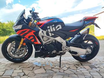 Aprilia Tuono v4  factory