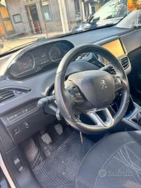 Peugeot 208 1.400 benz gpl