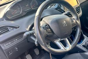 Peugeot 208 1.400 benz gpl