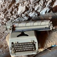 Macchina da scrivere Everest