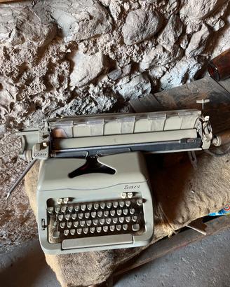 Macchina da scrivere Everest