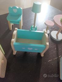 Mobili per casa bambole