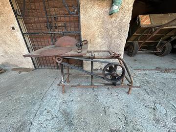 Sega circolare con trasmissione a cardano