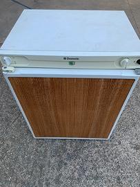 Frigorifero trivalente dometic rf62
