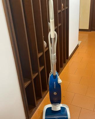 Philips aspira e lava a vapore il pavimento