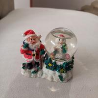 Statuina Babbo Natale con palla di vetro neve