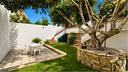 villa-su-tre-livelli-con-cortile-fronte-e-retro