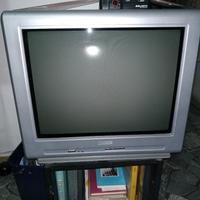 televisione Philips e lavastoviglie Candy.