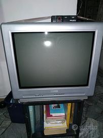 televisione Philips e lavastoviglie Candy.