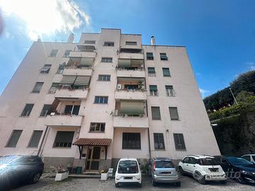 Luminoso e ampio appartamento con balcone