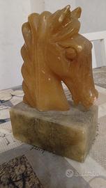 Scultura testa di cavallo in onice