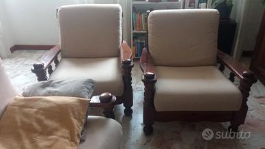 Due poltrone con cuscini e sedute sfoderabili