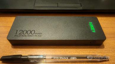 Powerbank Aukey da 12000 mAh con torcia led.