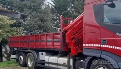 Stralis ribaltabile con gru jib