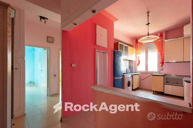 LUMINOSO TRILOCALE IN VIA SGARALLINO