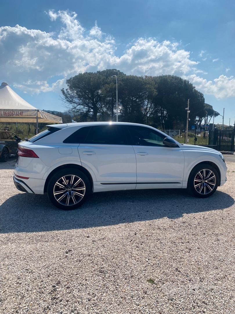 Audi Q8 2022 photo 2