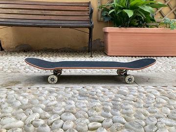 skateboard nero