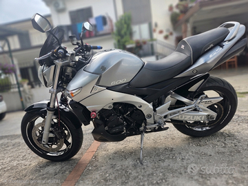 Suzuki gsr 600  2006