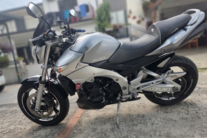 Suzuki gsr 600  2006