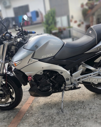 Suzuki gsr 600  2006