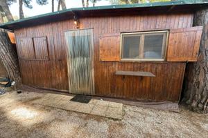 Casetta in campeggio con roulotte