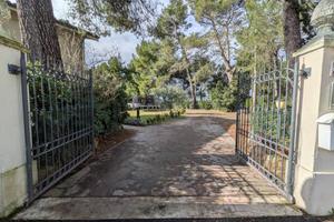 Villa bifamiliare immersa nel verde