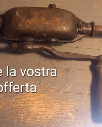 antico trapano a mano