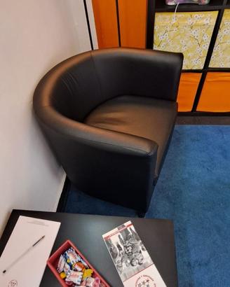 Poltroncina Ikea Tullsta in ecopelle nera