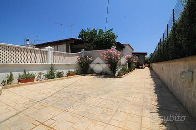VILLA A SCHIERA A OSTUNI
