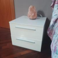 letto matrimoniale. comodini e materasso 