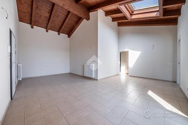 ATTICO A CASTELNOVO DI SOTTO