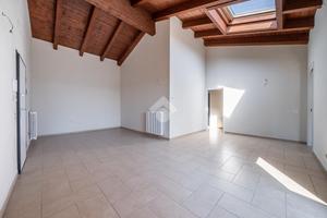 ATTICO A CASTELNOVO DI SOTTO