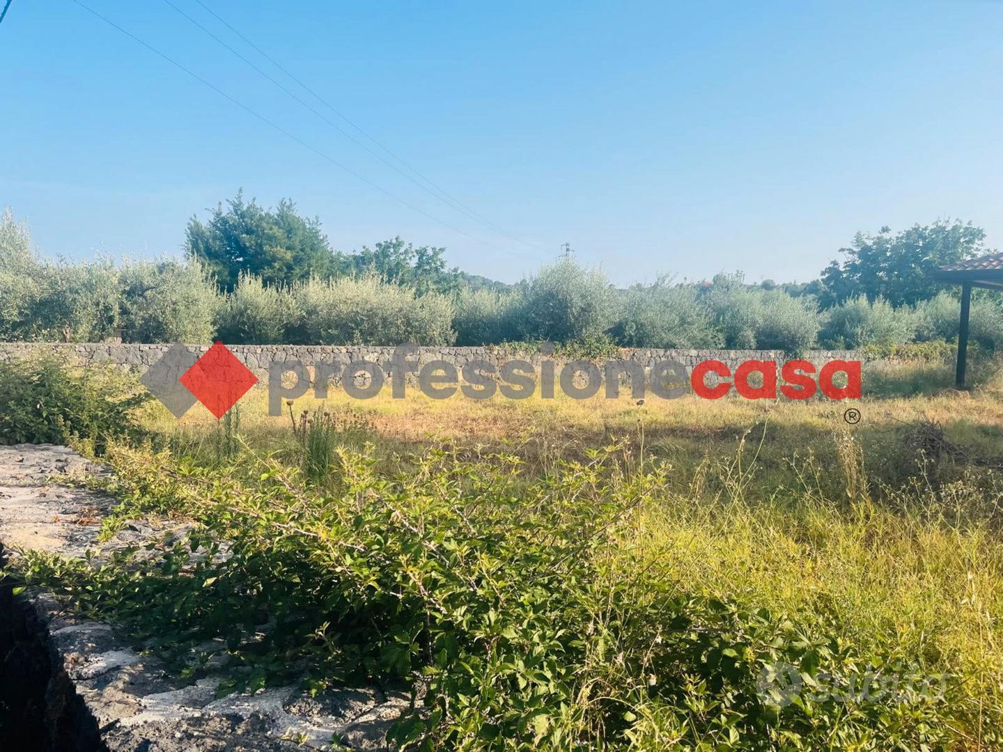 Terreno agricolo con tettoria - Aci Catena Reitana - Altro