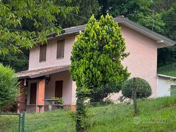 Casa indipendente di 173 m² con 4 locali e posto a