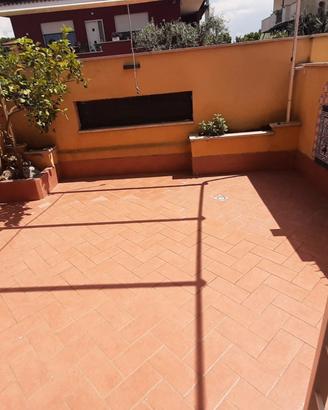 Piano terra arredato giardino