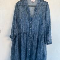 Vestito sottoveste blu e camicia– ONLY Carmakoma