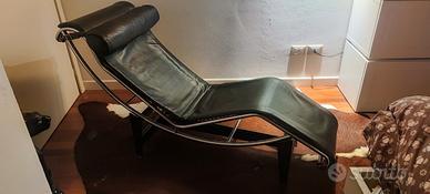 Chaise longue LC4 di Le Corbusier per Cassina