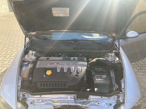 Alfa Romeo 147 1.9 JTD (120) 5 porte Distinctive OR7630