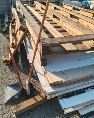 pannelli di legno per soffitta o pollaio