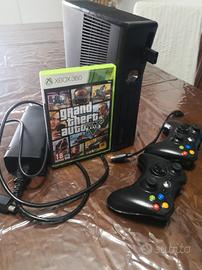  XBOX 360 con 2 joystick e gioco